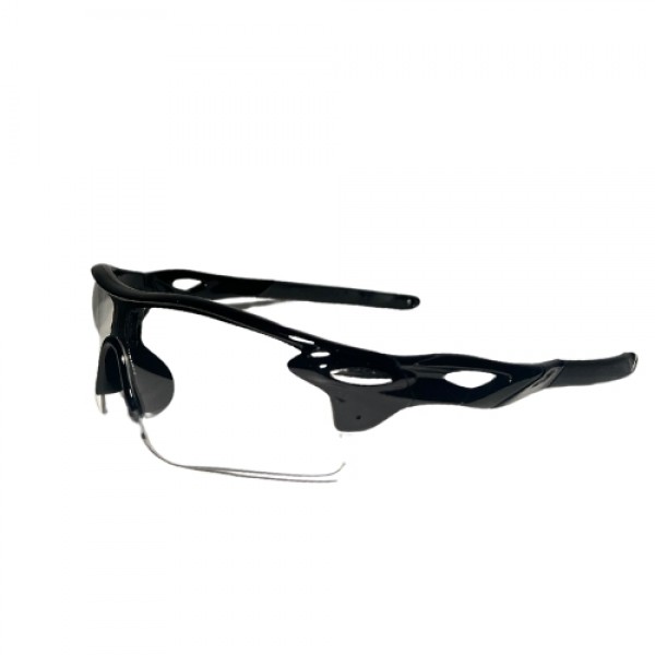 Sports glasses with a transparent lens that is resistant to reflections - light and modern design for both sexes